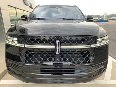2025 Lincoln Navigator, $108190. Photo 5