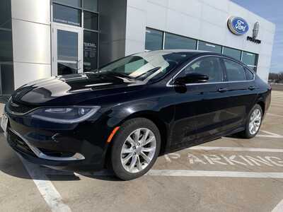 2015 Chrysler 200, $6998. Photo 2