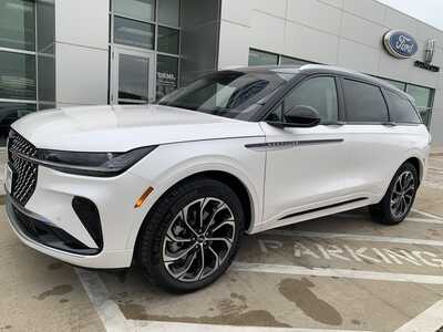 2026 Lincoln Nautilus, $63940. Photo 2