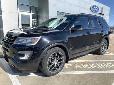 2017 Ford Explorer, $15998. Photo 2