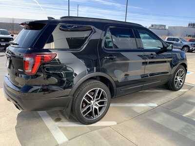 2017 Ford Explorer, $15998. Photo 8