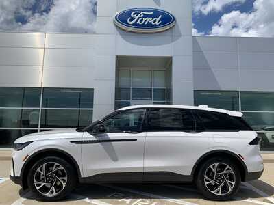 2024 Lincoln Nautilus, $42998. Photo 4