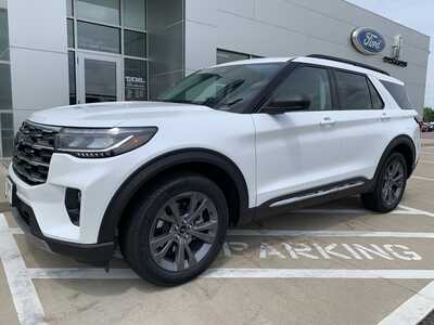 2025 Ford Explorer, $38998. Photo 2