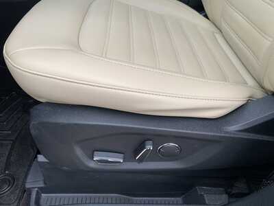 2019 Ford Edge, $14998. Photo 11