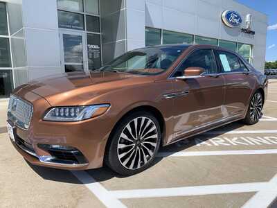 2017 Lincoln Continental, $17999. Photo 2