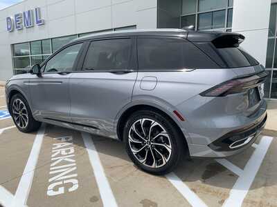 2025 Lincoln Nautilus, $55999. Photo 3
