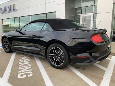 2018 Ford Mustang, $19999. Photo 11