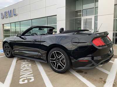 2018 Ford Mustang, $19999. Photo 4