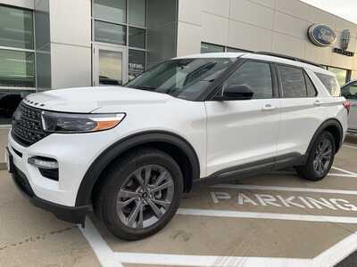 2022 Ford Explorer, $23999. Photo 3