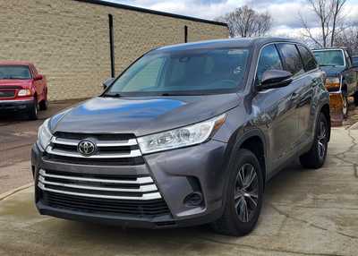 2019 Toyota Highlander, $24500. Photo 2