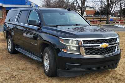 2018 Chevrolet Suburban, $34995. Photo 2