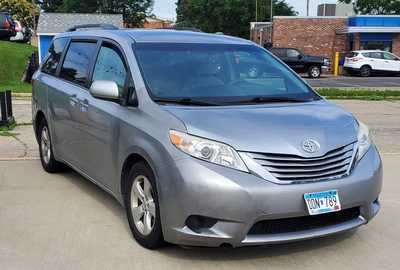 2016 Toyota Sienna, $16995. Photo 1