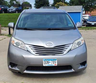 2016 Toyota Sienna, $16995. Photo 2