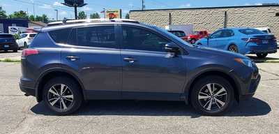 2018 Toyota RAV4, $22995. Photo 5