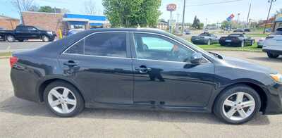 2014 Toyota Camry, $17895. Photo 5