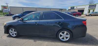 2014 Toyota Camry, $17895. Photo 9