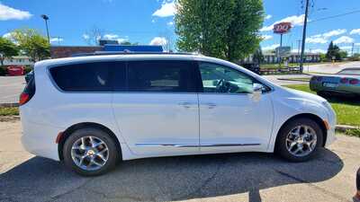 2018 Chrysler Pacifica, $20995. Photo 2