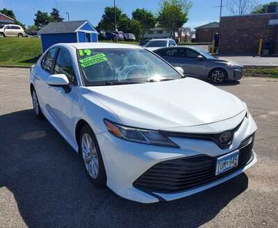 2019 Toyota Camry, $16995. Photo 7