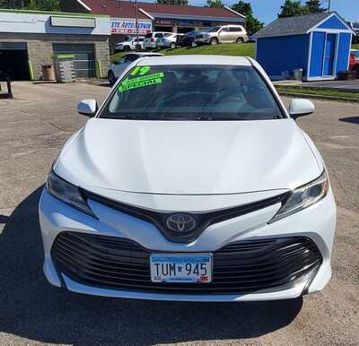 2019 Toyota Camry, $16995. Photo 8