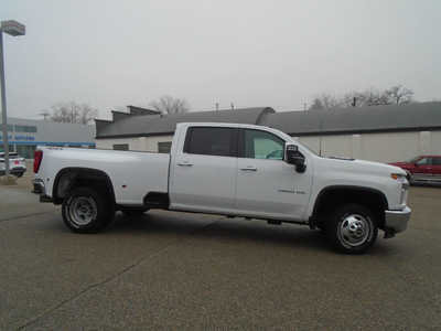 2022 Chevrolet 3500 Crew Cab, $52995. Photo 5