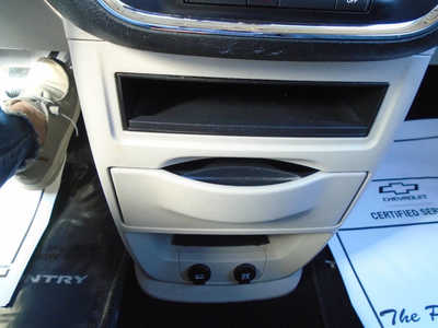 2016 Chrysler Town & Country, $7995. Photo 12