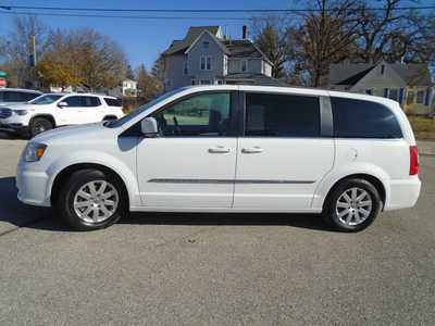 2016 Chrysler Town & Country, $7995. Photo 4