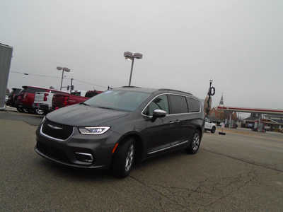 2023 Chrysler Pacifica, $31995. Photo 3