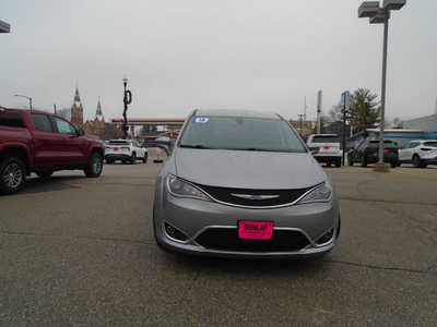 2018 Chrysler Pacifica, $7995. Photo 2