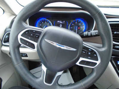 2018 Chrysler Pacifica, $7995. Photo 8