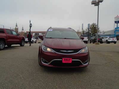 2018 Chrysler Pacifica, $12995. Photo 2