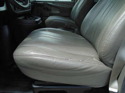 2009 Chevrolet Van,Passenger, $10995. Photo 11