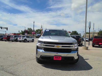 2022 Chevrolet 1500 Crew Cab, $35995. Photo 2