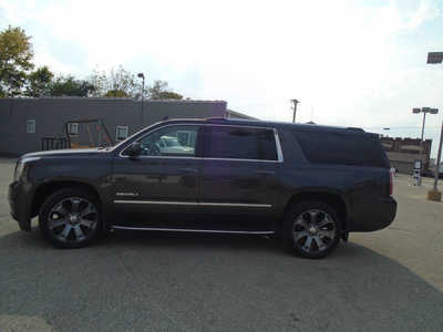 2017 GMC Yukon XL, $23495. Photo 4