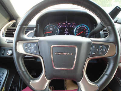 2017 GMC Yukon XL, $23495. Photo 8