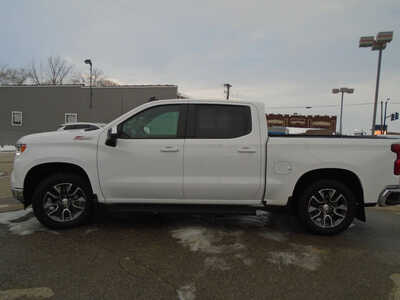 2023 Chevrolet 1500 Crew Cab, $36995. Photo 4