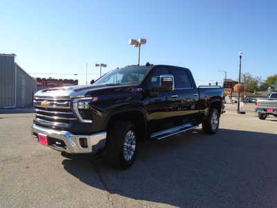 2025 Chevrolet 2500 Crew Cab, $60995. Photo 3