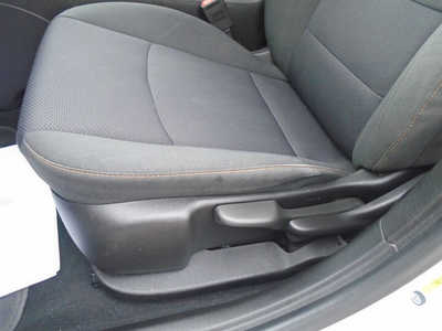 2019 Chevrolet Cruze, $0. Photo 12