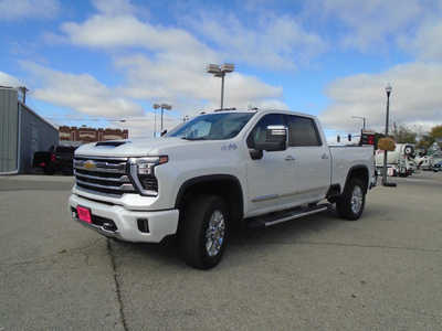 2025 Chevrolet 2500 Crew Cab, $74995. Photo 3