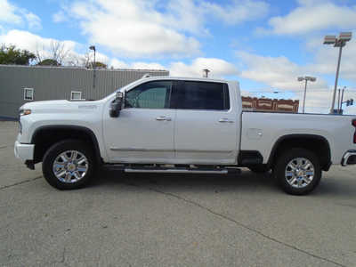 2025 Chevrolet 2500 Crew Cab, $74995. Photo 4