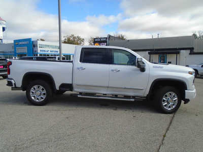 2025 Chevrolet 2500 Crew Cab, $74995. Photo 5