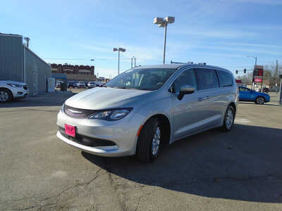 2023 Chrysler Voyager, $24995. Photo 3