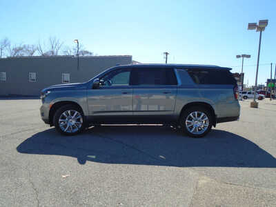 2022 Chevrolet Suburban, $47995. Photo 4
