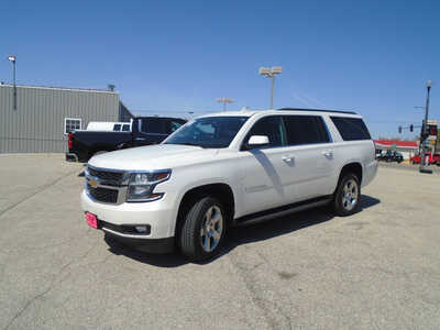 2017 Chevrolet Suburban, $10495. Photo 3