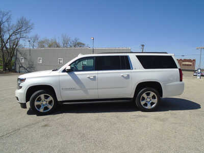 2017 Chevrolet Suburban, $10495. Photo 4