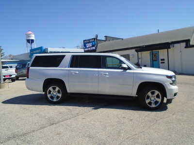 2017 Chevrolet Suburban, $10495. Photo 5