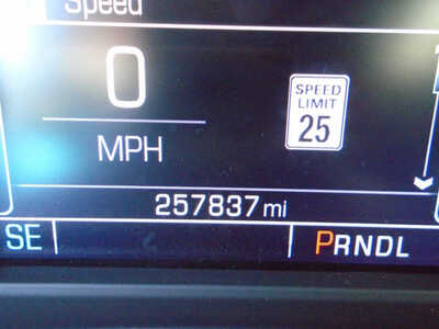 2017 Chevrolet Suburban, $10495. Photo 6