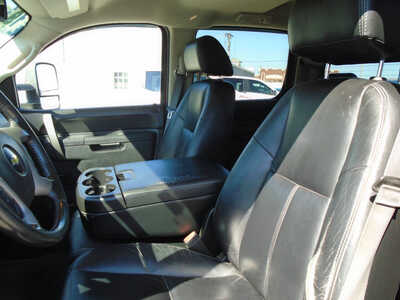 2013 Chevrolet 2500 Crew Cab, $9995. Photo 12