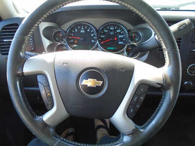 2013 Chevrolet 2500 Crew Cab, $9995. Photo 8