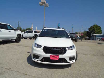 2025 Chrysler Pacifica, $34530. Photo 2
