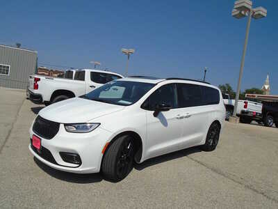 2025 Chrysler Pacifica, $34530. Photo 3